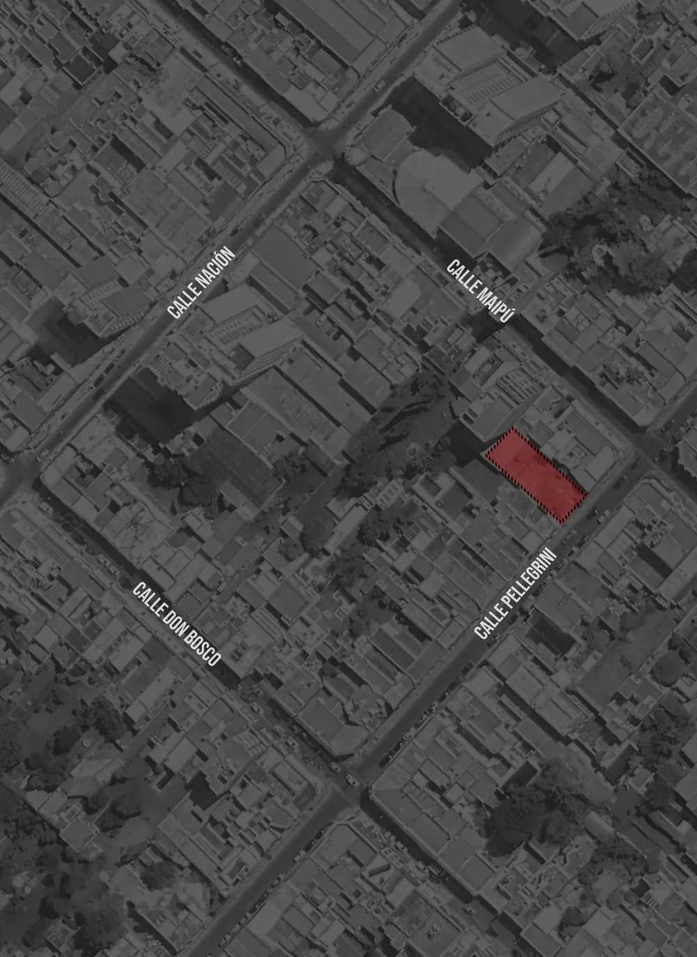 Vista aérea del microcentro de San Nicolás con las calles Nación, Maipú, Don Bosco y Pellegrini rotuladas y el lote del edificio en rojo, sobre Pellegrini